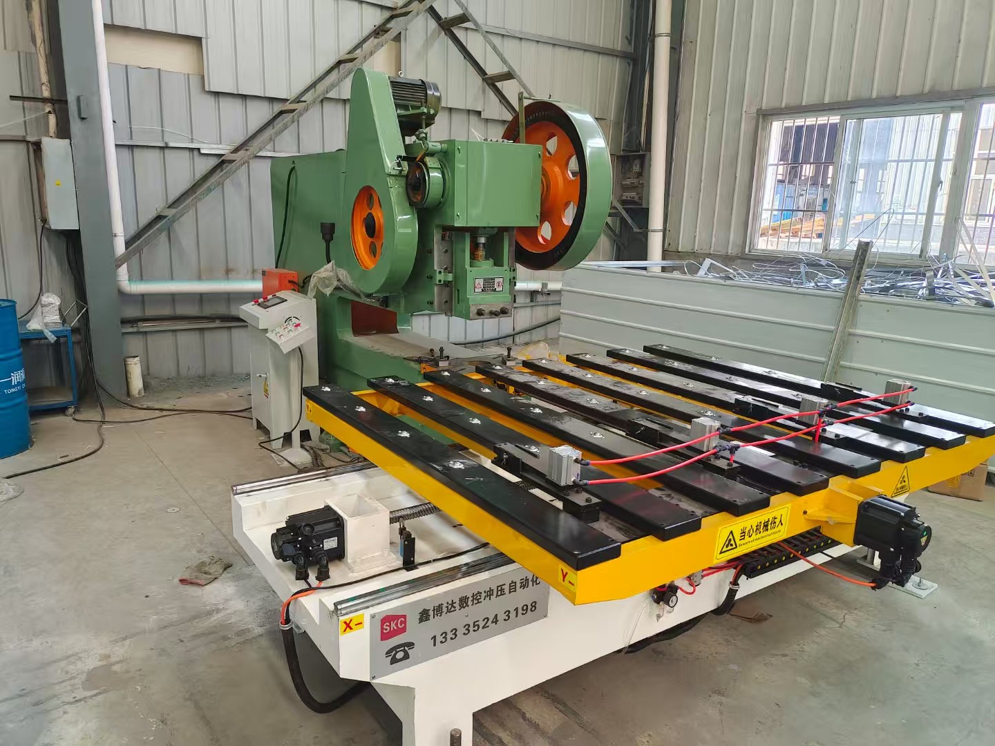 筛板数控冲压送料机